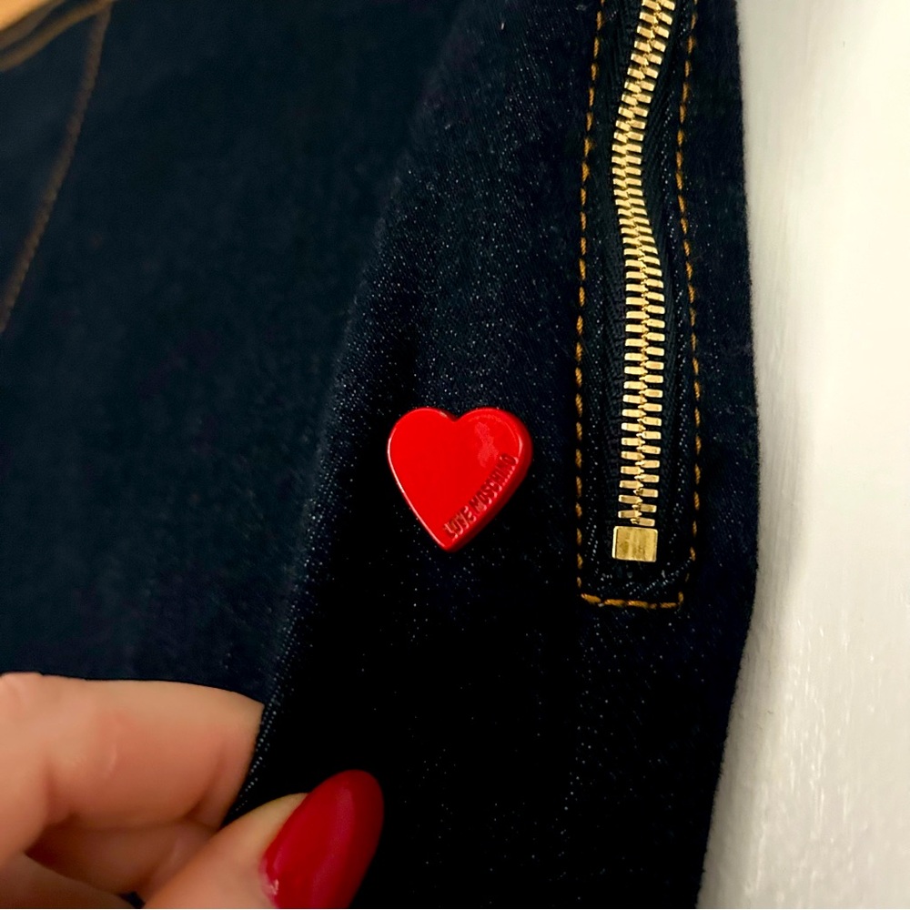Love Moschino Dark Denim Capris with Size Zipper and Red Heart Pendant US Size 4